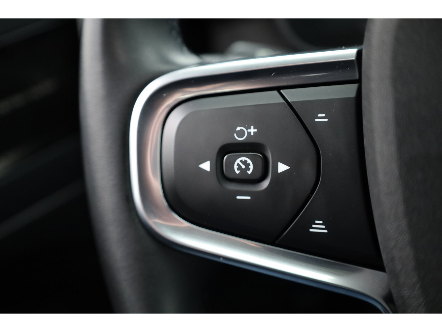 Volvo XC40 1.5 T4 Plug-in hybrid Plus Dark | Pano | Apple CarPlay | Stoel-Stuurverw. | Harman Kardon | Leder | Trekhaak |