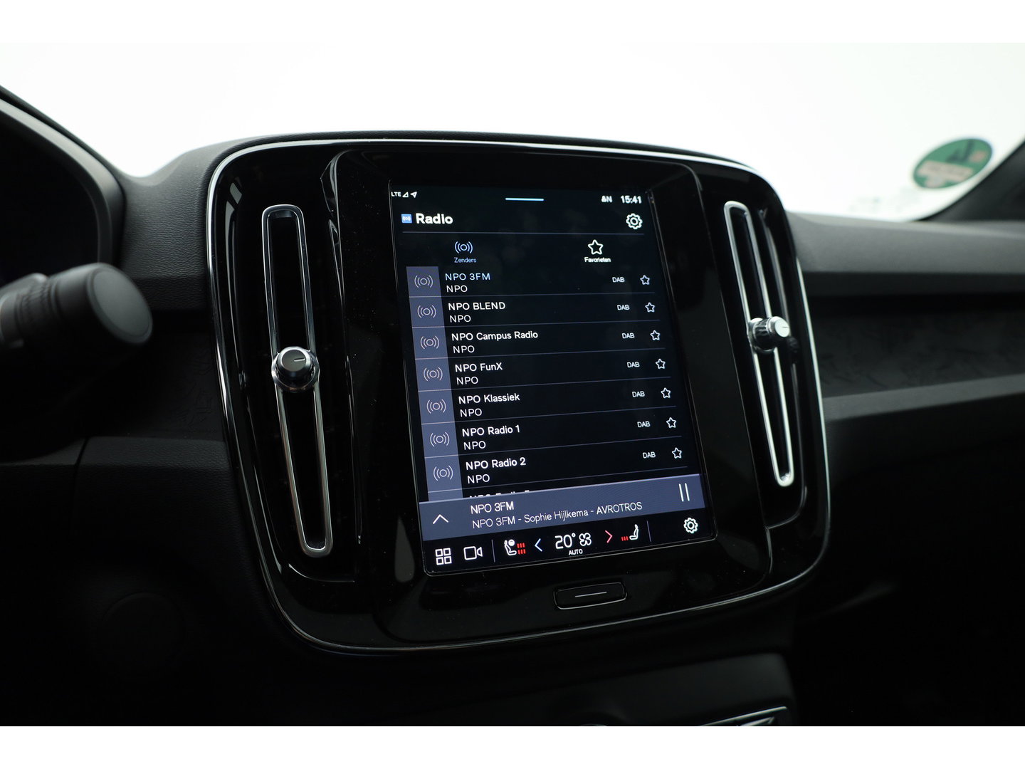 Volvo C40 Single Motor Core 69 kWh | 438 Km | Trekhaak | Google | Stoel + stuurverw. | Warmtepomp |