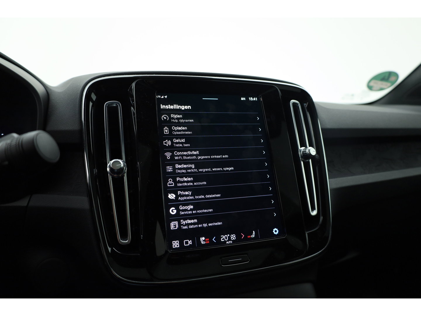 Volvo C40 Single Motor Core 69 kWh | 438 Km | Trekhaak | Google | Stoel + stuurverw. | Warmtepomp |