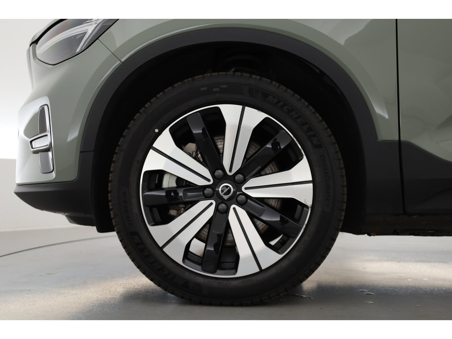 Volvo C40 Single Motor Core 69 kWh | 438 Km | Trekhaak | Google | Stoel + stuurverw. | Warmtepomp |