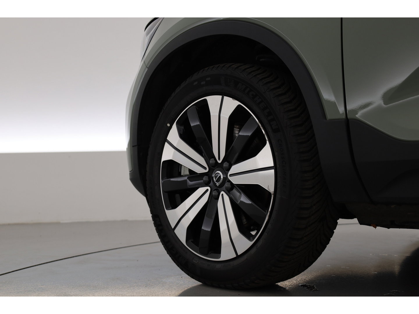 Volvo C40 Single Motor Core 69 kWh | 438 Km | Trekhaak | Google | Stoel + stuurverw. | Warmtepomp |