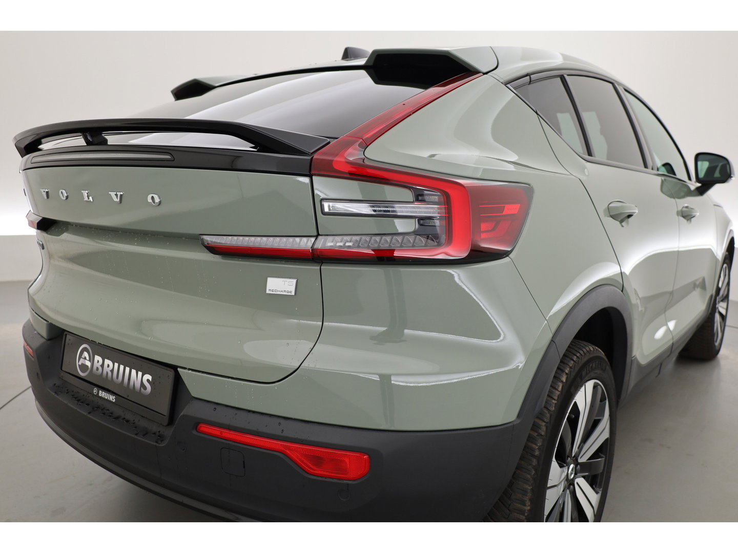 Volvo C40 Single Motor Core 69 kWh | 438 Km | Trekhaak | Google | Stoel + stuurverw. | Warmtepomp |