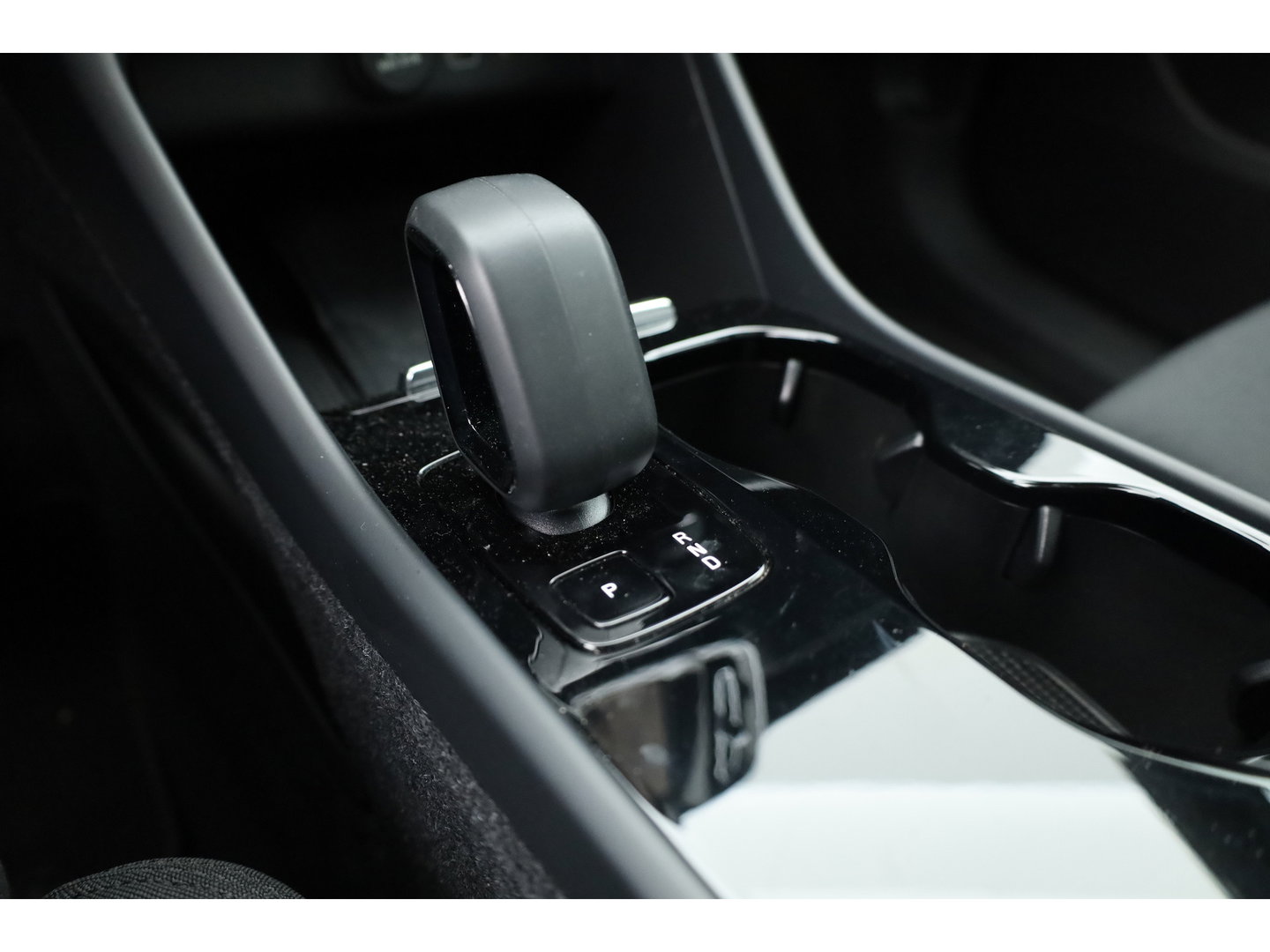 Volvo C40 Single Motor Core 69 kWh | 438 Km | Trekhaak | Google | Stoel + stuurverw. | Warmtepomp |