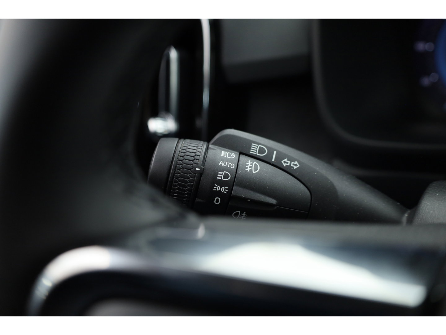 Volvo C40 Single Motor Core 69 kWh | 438 Km | Trekhaak | Google | Stoel + stuurverw. | Warmtepomp |