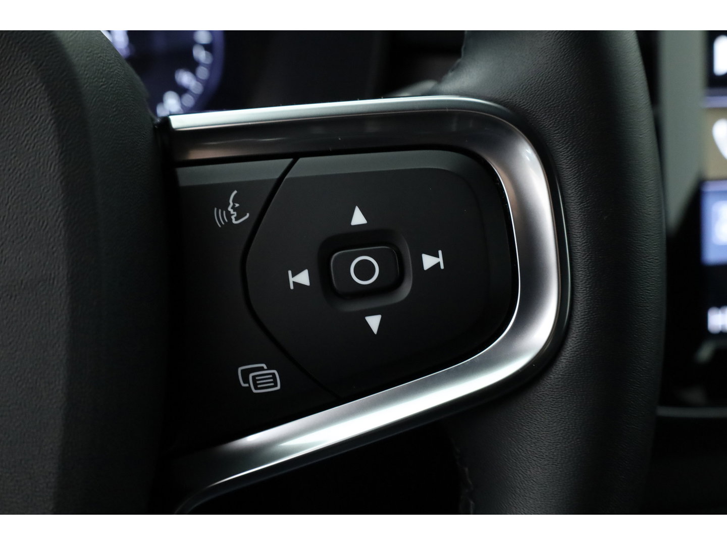 Volvo XC40 1.5 T4 Plug-in hybrid Plus Dark | 360 camera | elek. stoelen + verwarmd | H&K Audio |