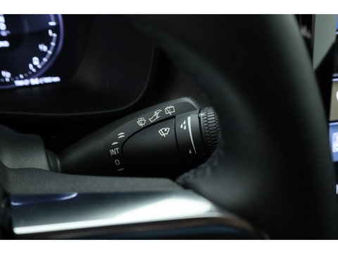 Volvo XC40 1.5 T4 Plug-in hybrid Plus Dark | 360 camera | elek. stoelen + verwarmd | H&K Audio |