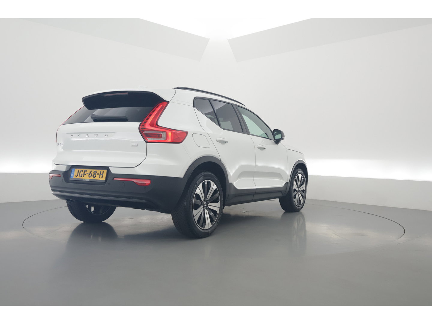 Volvo XC40 1.5 T4 Plug-in hybrid Plus Dark | 360 camera | elek. stoelen + verwarmd | H&K Audio |