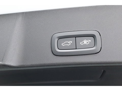 Volvo XC40 1.5 T4 Plug-in hybrid Plus Dark | 360 camera | elek. stoelen + verwarmd | H&K Audio |
