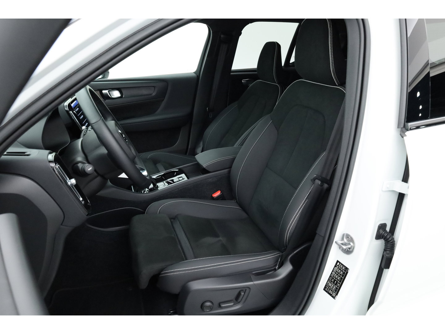 Volvo XC40 1.5 T4 Plug-in hybrid Plus Dark | 360 camera | elek. stoelen + verwarmd | H&K Audio |