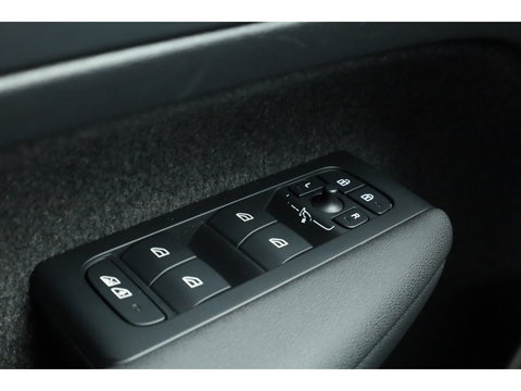 Volvo XC40 1.5 T4 Plug-in hybrid Plus Dark | 360 camera | elek. stoelen + verwarmd | H&K Audio |