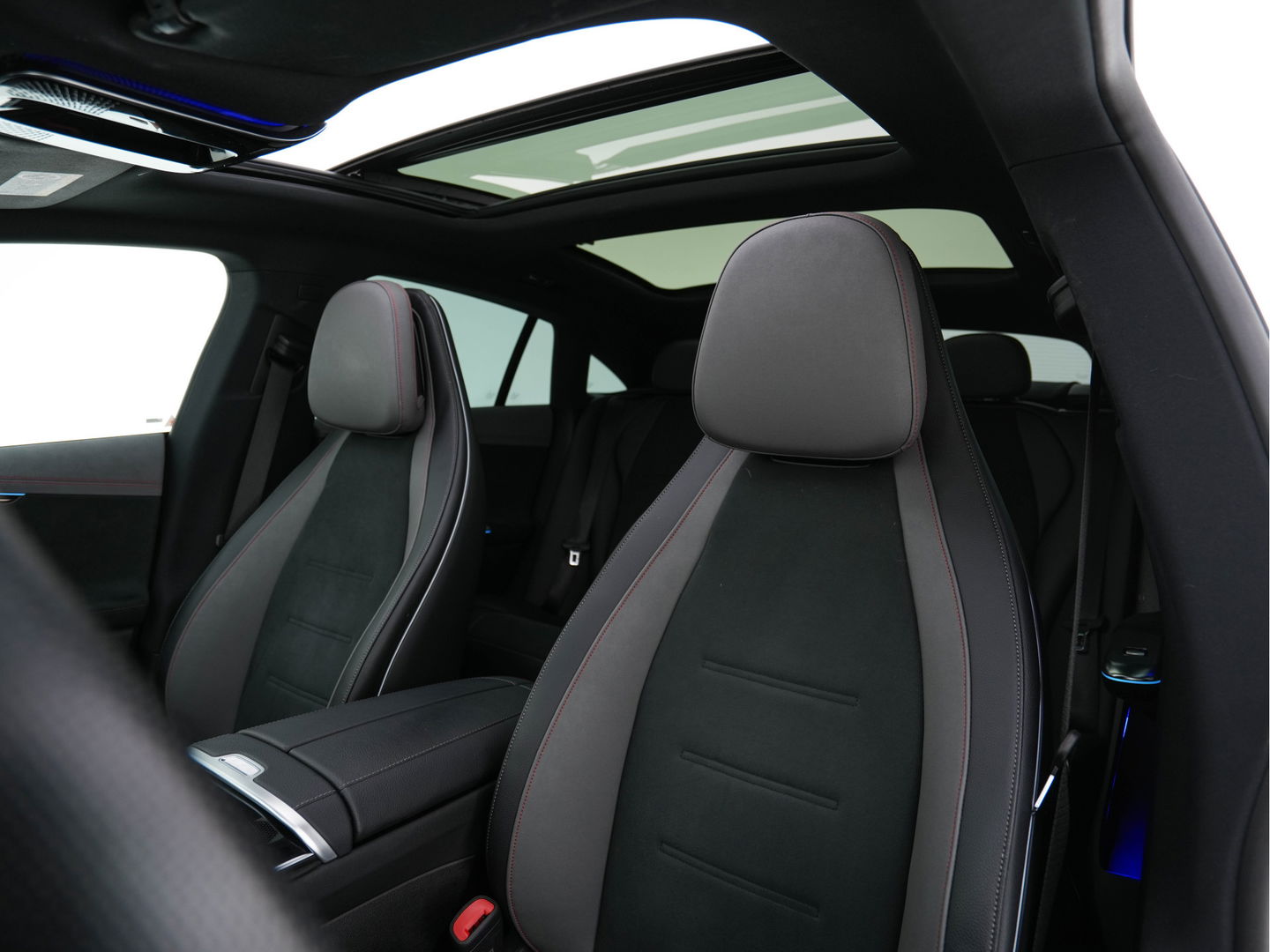 Mercedes-Benz EQE 350+ AMG-Line Launch-Edition 91 kWh [ 3-Fase-22kW ] Aut. *PANO | BURMESTER-SURROUND | ADAPTIVE-CRUISE | BLINDSPOT | LEATHER-MICROFIBRE | FULL-LED | AMBIENTLIGHT | MEMORY-PACK | DIGI-COCKPIT | SPORTSEATS | CAMERA | KEYLESS | DAB+ | CARPLAY |