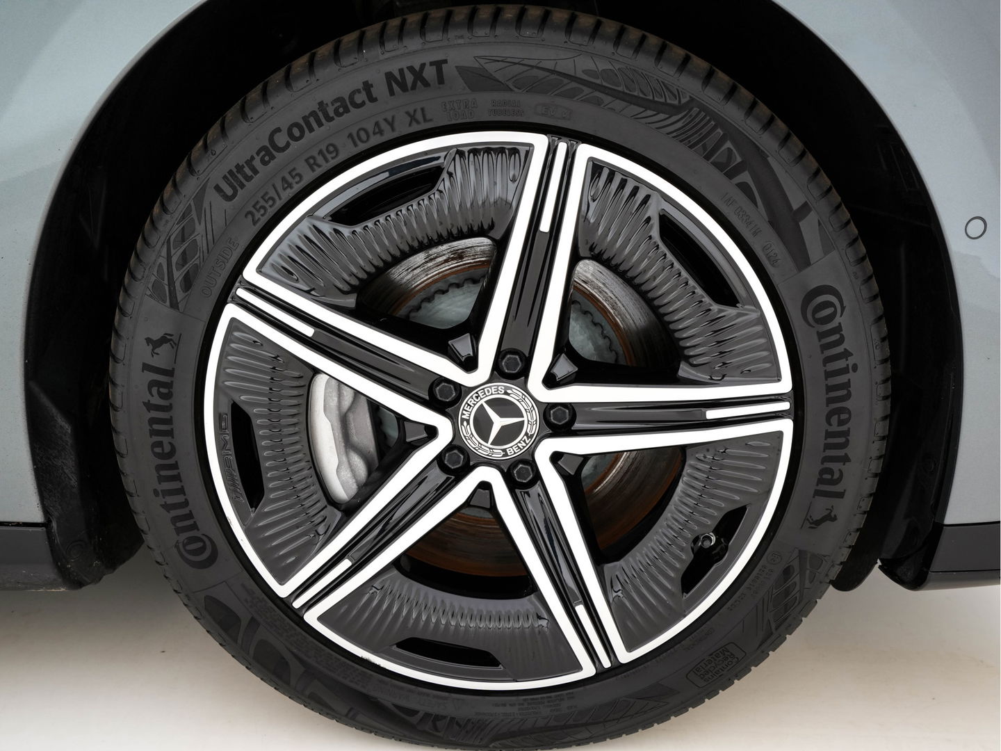 Mercedes-Benz EQE 350+ AMG-Line Launch-Edition 91 kWh [ 3-Fase-22kW ] Aut. *PANO | BURMESTER-SURROUND | ADAPTIVE-CRUISE | BLINDSPOT | LEATHER-MICROFIBRE | FULL-LED | AMBIENTLIGHT | MEMORY-PACK | DIGI-COCKPIT | SPORTSEATS | CAMERA | KEYLESS | DAB+ | CARPLAY |