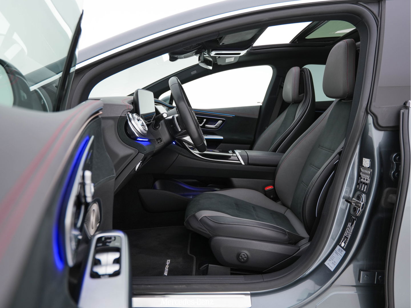 Mercedes-Benz EQE 350+ AMG-Line Launch-Edition 91 kWh [ 3-Fase-22kW ] Aut. *PANO | BURMESTER-SURROUND | ADAPTIVE-CRUISE | BLINDSPOT | LEATHER-MICROFIBRE | FULL-LED | AMBIENTLIGHT | MEMORY-PACK | DIGI-COCKPIT | SPORTSEATS | CAMERA | KEYLESS | DAB+ | CARPLAY |