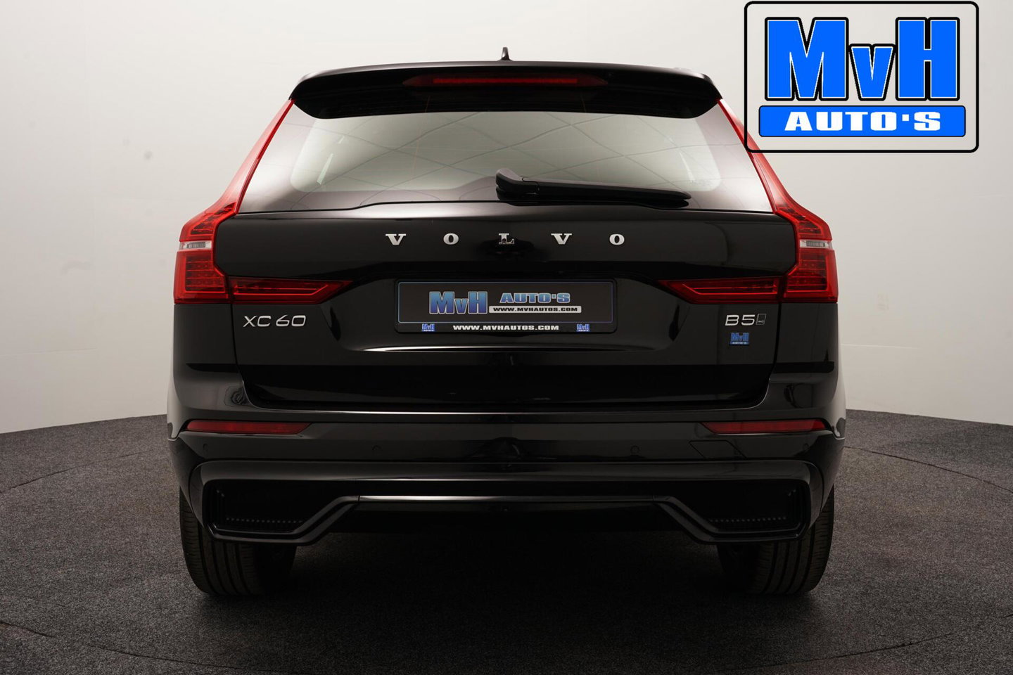 Volvo XC60 2.0 B5 R-Design|235PK|STOELVERW|CAMERA|LEER|KEYLESS