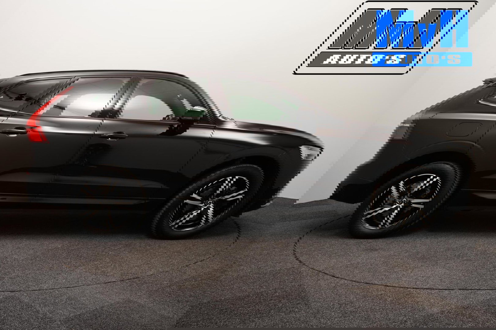 Volvo XC60 2.0 B5 R-Design|235PK|STOELVERW|CAMERA|LEER|KEYLESS