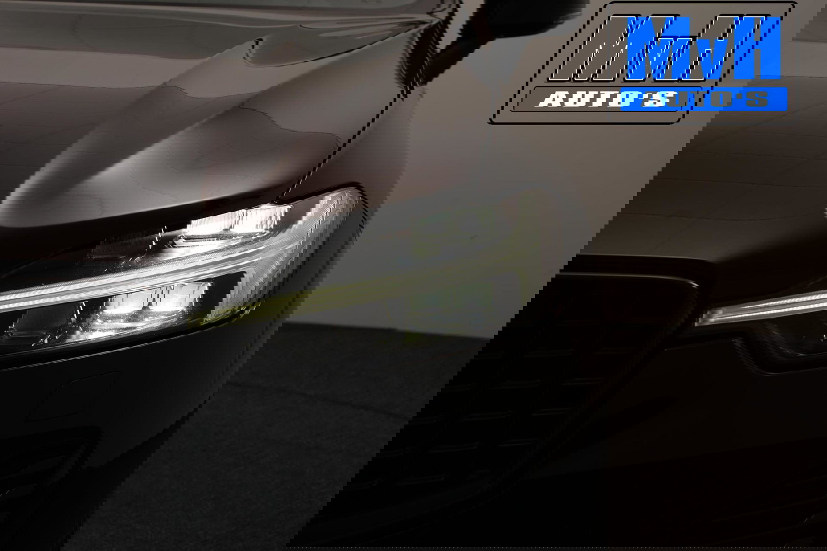 Volvo XC60 2.0 B5 R-Design|235PK|STOELVERW|CAMERA|LEER|KEYLESS