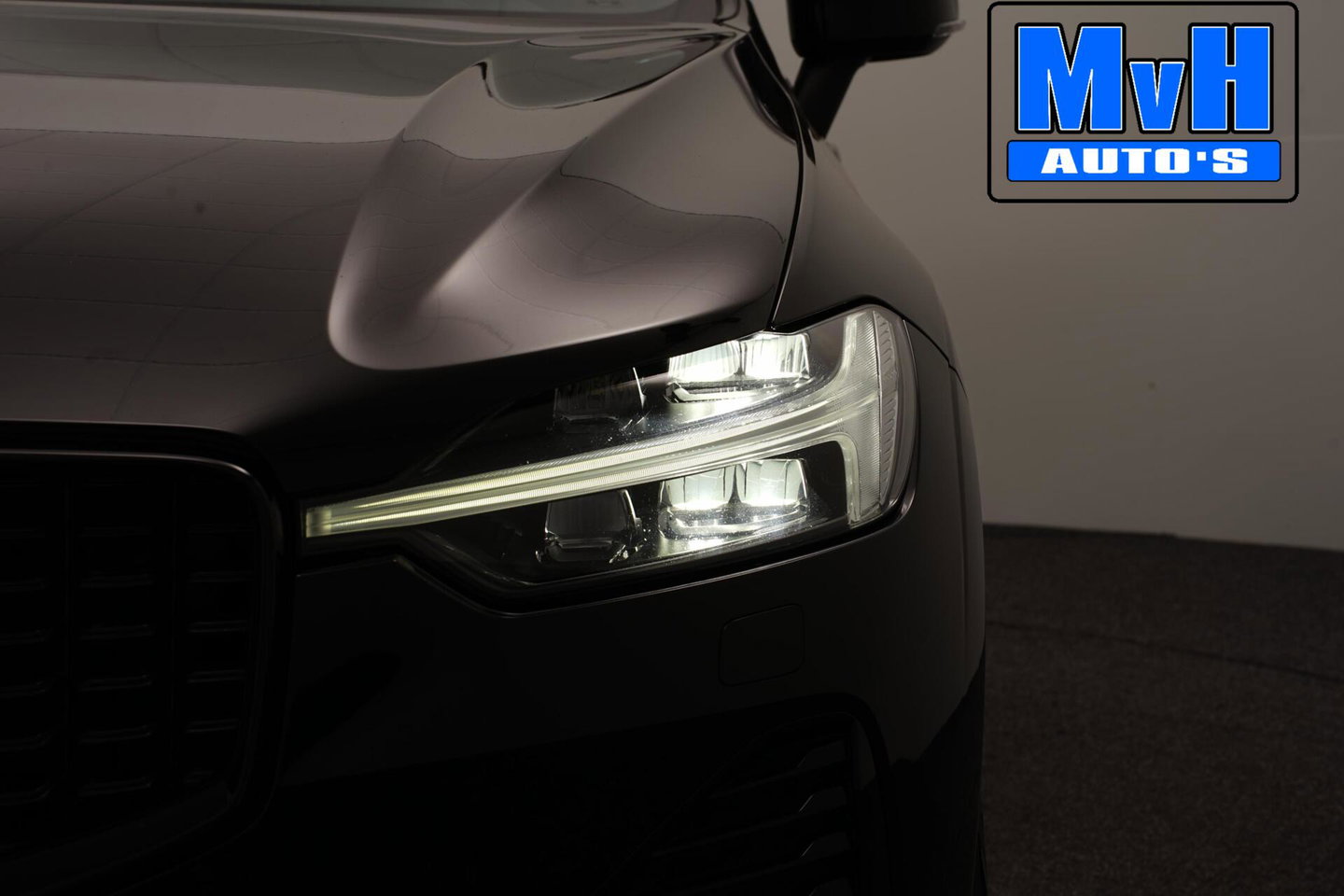 Volvo XC60 2.0 B5 R-Design|235PK|STOELVERW|CAMERA|LEER|KEYLESS