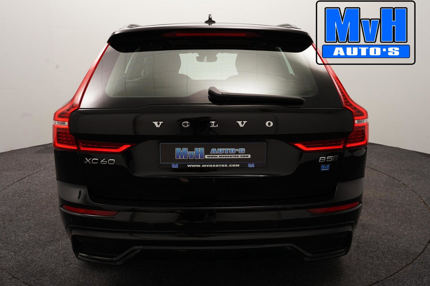 Volvo XC60 2.0 B5 R-Design|235PK|STOELVERW|CAMERA|LEER|KEYLESS