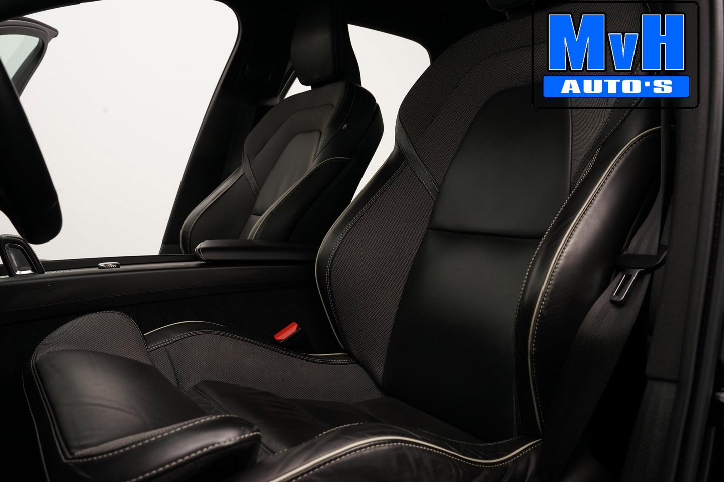 Volvo XC60 2.0 B5 R-Design|235PK|STOELVERW|CAMERA|LEER|KEYLESS