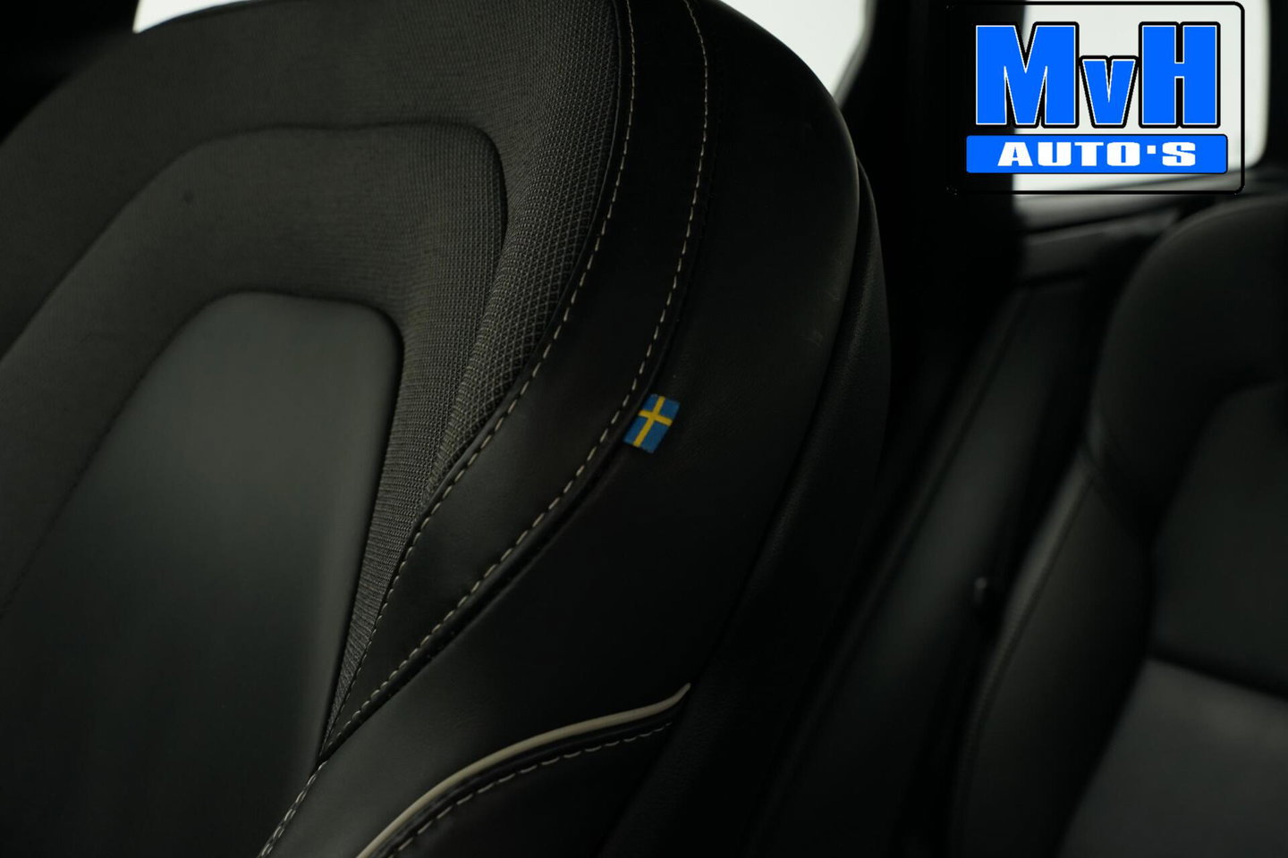 Volvo XC60 2.0 B5 R-Design|235PK|STOELVERW|CAMERA|LEER|KEYLESS