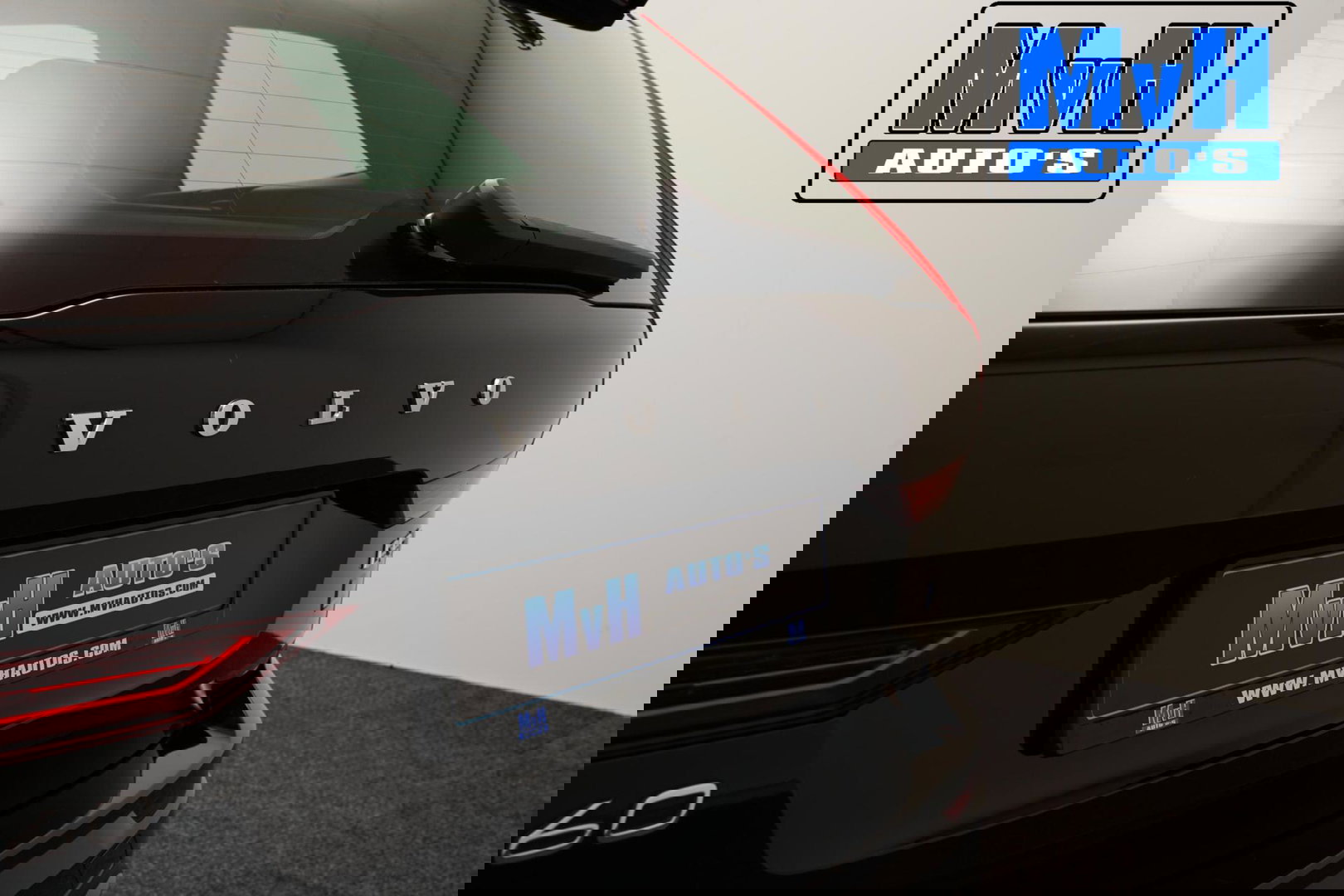 Volvo XC60 2.0 B5 R-Design|235PK|STOELVERW|CAMERA|LEER|KEYLESS