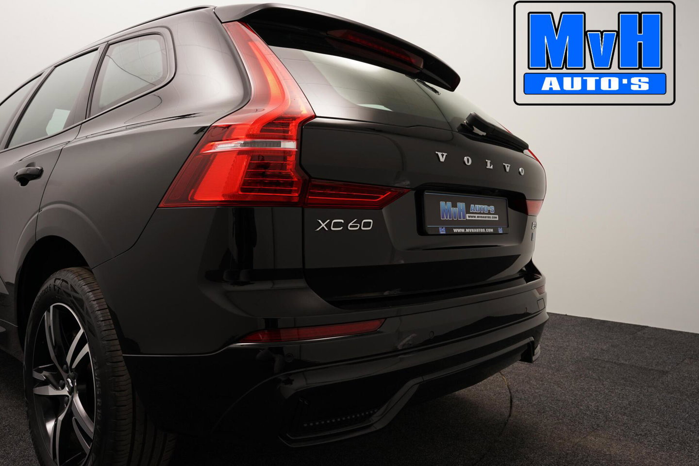 Volvo XC60 2.0 B5 R-Design|235PK|STOELVERW|CAMERA|LEER|KEYLESS