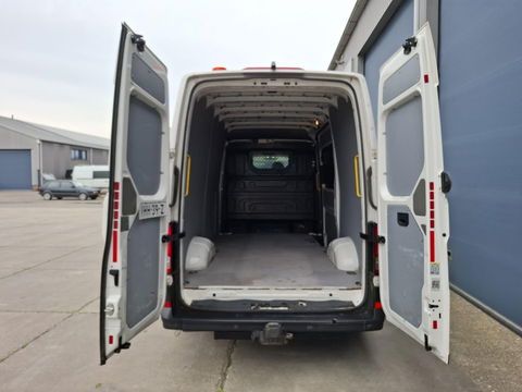 Volkswagen Crafter 35 2.0 TDI L3H3 AIRCO / CRUISE CONTROLE / CARPLAY / CAMERA / TREKHAAK