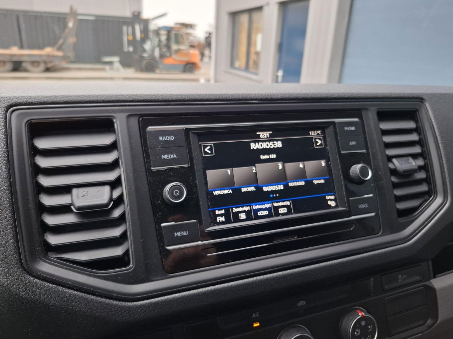 Volkswagen Crafter 35 2.0 TDI L3H3 AIRCO / CRUISE CONTROLE / CARPLAY / CAMERA / TREKHAAK