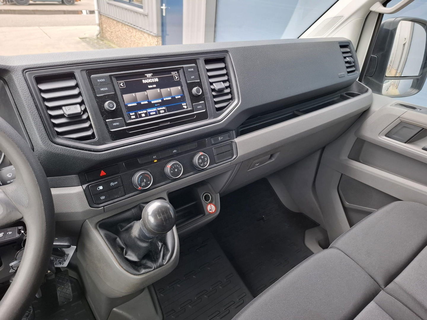 Volkswagen Crafter 35 2.0 TDI L3H3 AIRCO / CRUISE CONTROLE / CARPLAY / CAMERA / TREKHAAK