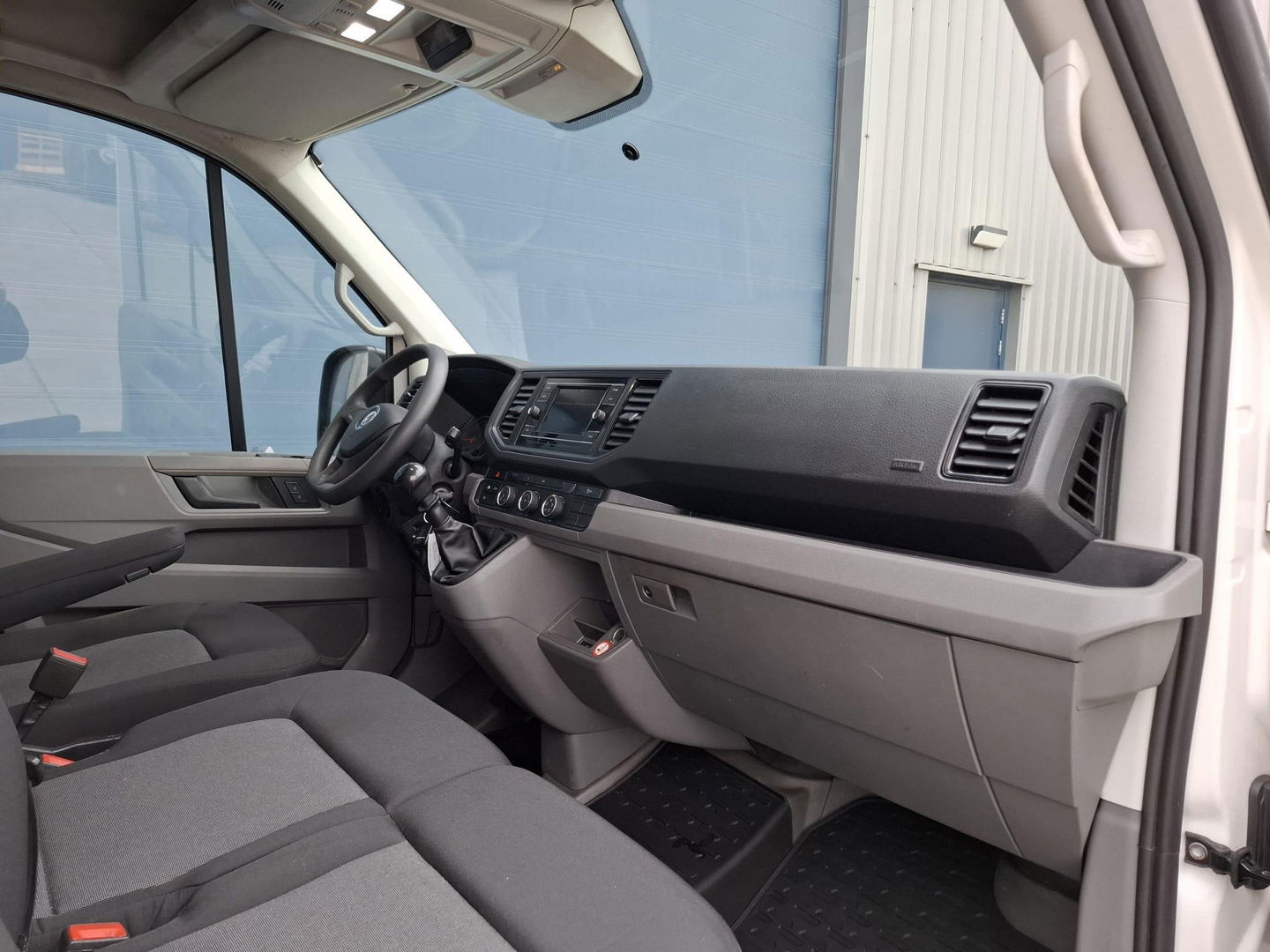 Volkswagen Crafter 35 2.0 TDI L3H3 AIRCO / CRUISE CONTROLE / CARPLAY / CAMERA / TREKHAAK