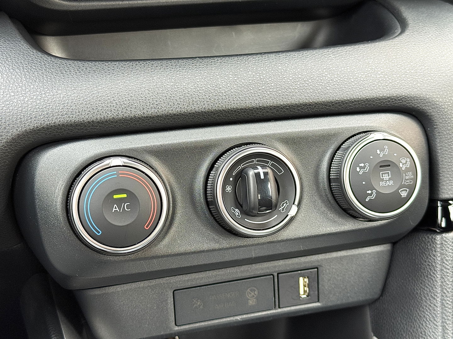 Toyota Yaris 1.5 VVT-i Active | Apple Carplay | Android Auto | Camera | Origineel Nederlands | Adaptieve Cruise Control | Lane Assist | DAB+ | Grootlichtassistent | Isofix | Airconditioning |