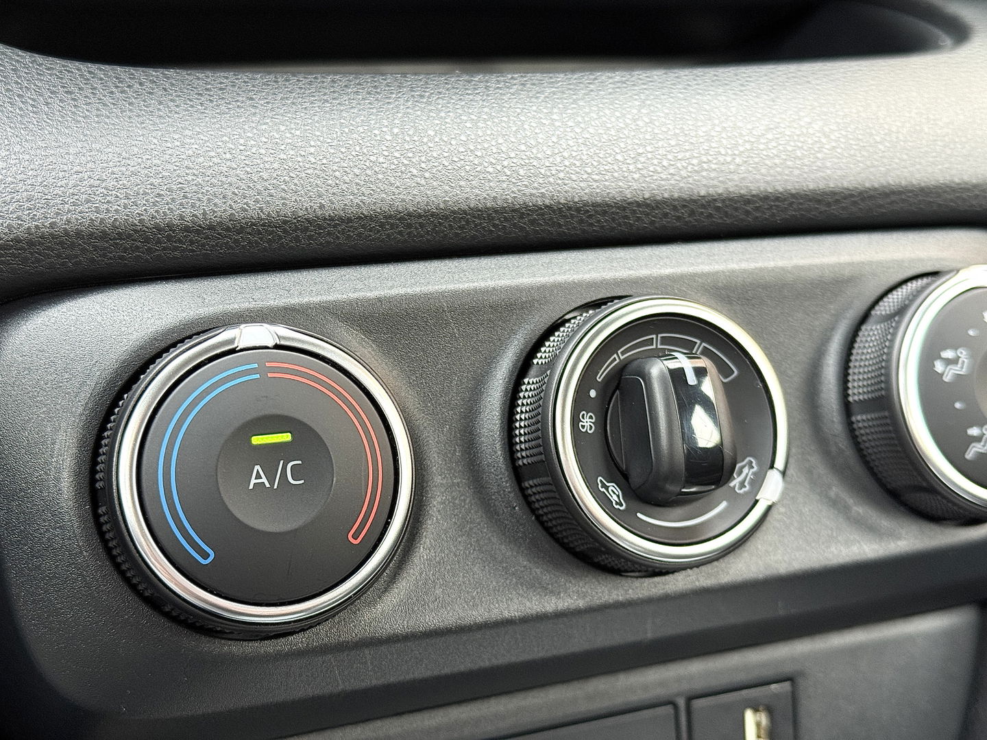 Toyota Yaris 1.5 VVT-i Active | Apple Carplay | Android Auto | Camera | Origineel Nederlands | Adaptieve Cruise Control | Lane Assist | DAB+ | Grootlichtassistent | Isofix | Airconditioning |