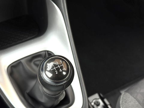 Toyota Yaris 1.5 VVT-i Active | Apple Carplay | Android Auto | Camera | Origineel Nederlands | Adaptieve Cruise Control | Lane Assist | DAB+ | Grootlichtassistent | Isofix | Airconditioning |