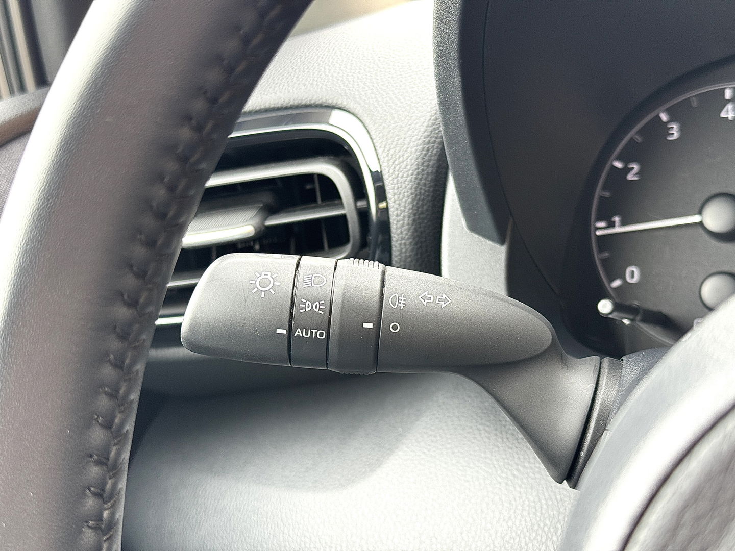 Toyota Yaris 1.5 VVT-i Active | Apple Carplay | Android Auto | Camera | Origineel Nederlands | Adaptieve Cruise Control | Lane Assist | DAB+ | Grootlichtassistent | Isofix | Airconditioning |