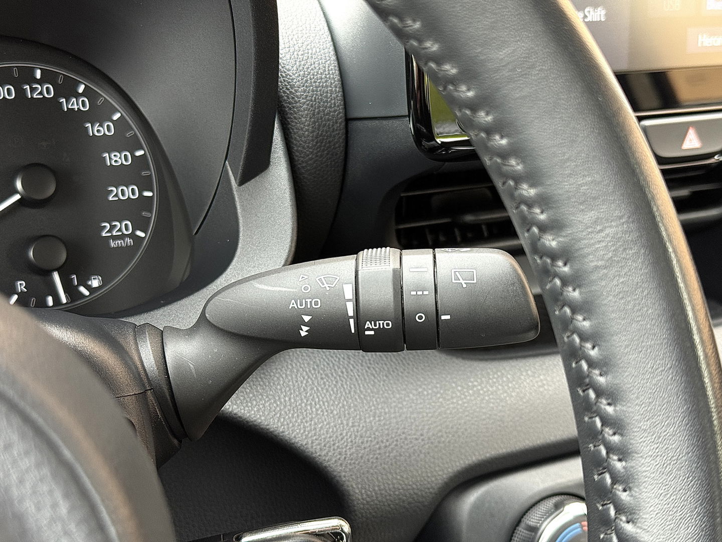 Toyota Yaris 1.5 VVT-i Active | Apple Carplay | Android Auto | Camera | Origineel Nederlands | Adaptieve Cruise Control | Lane Assist | DAB+ | Grootlichtassistent | Isofix | Airconditioning |