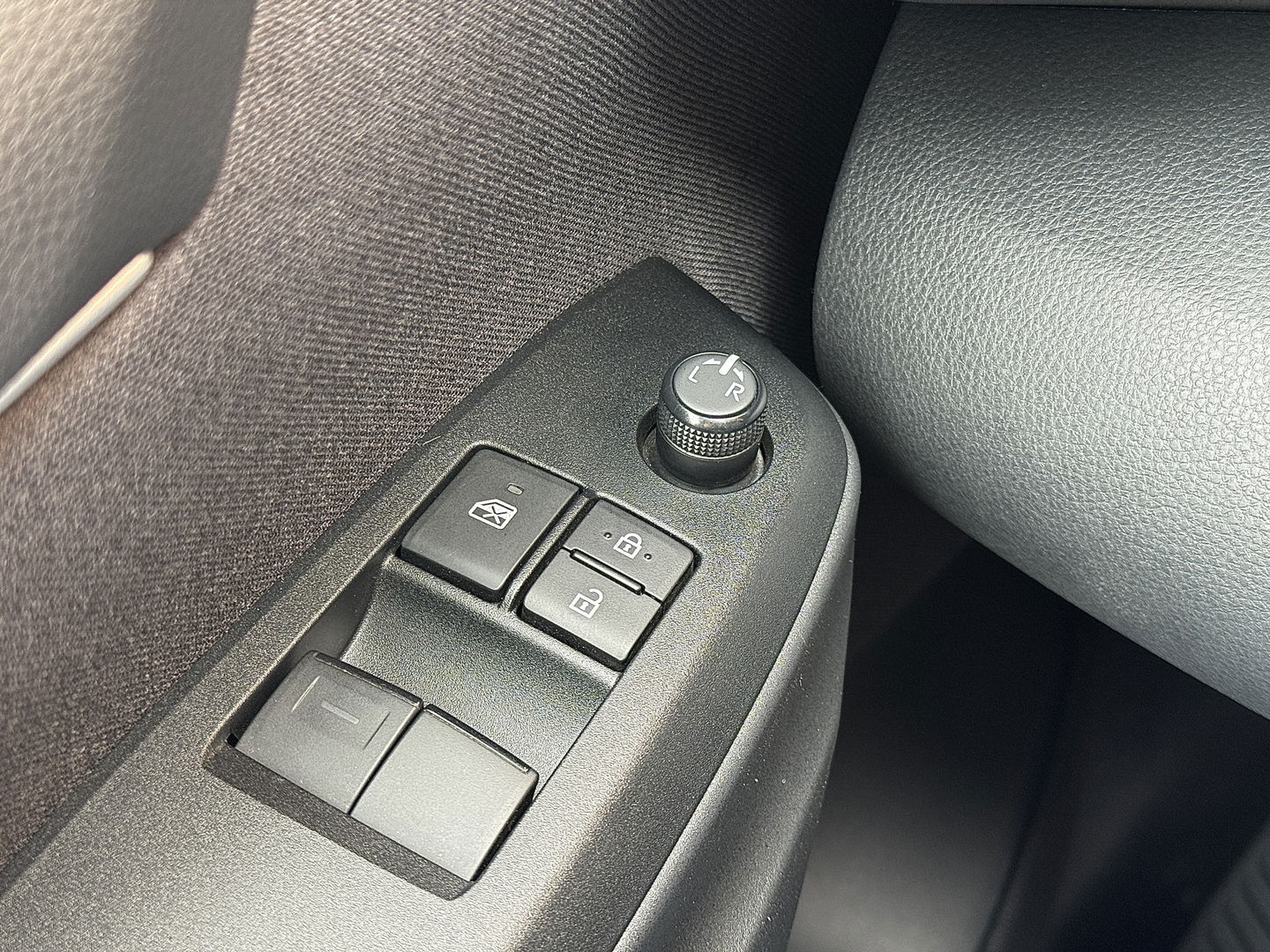 Toyota Yaris 1.5 VVT-i Active | Apple Carplay | Android Auto | Camera | Origineel Nederlands | Adaptieve Cruise Control | Lane Assist | DAB+ | Grootlichtassistent | Isofix | Airconditioning |