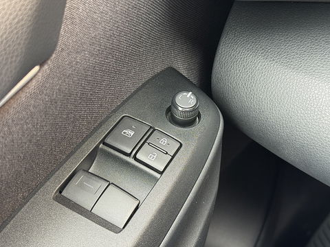 Toyota Yaris 1.5 VVT-i Active | Apple Carplay | Android Auto | Camera | Origineel Nederlands | Adaptieve Cruise Control | Lane Assist | DAB+ | Grootlichtassistent | Isofix | Airconditioning |