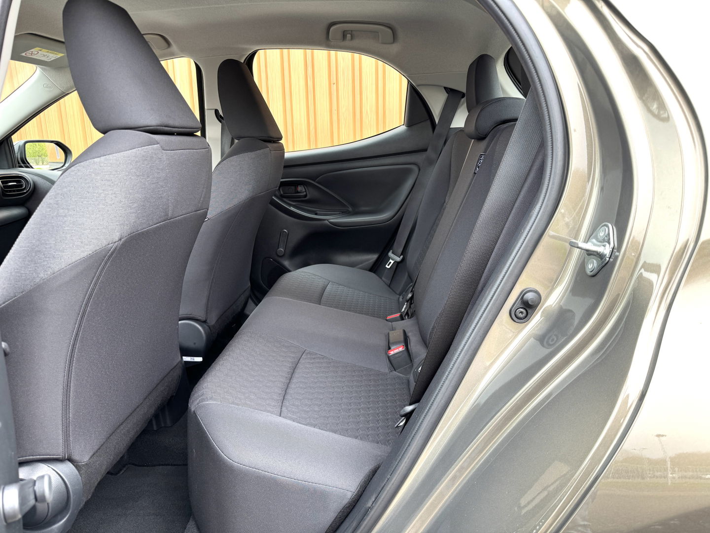 Toyota Yaris 1.5 VVT-i Active | Apple Carplay | Android Auto | Camera | Origineel Nederlands | Adaptieve Cruise Control | Lane Assist | DAB+ | Grootlichtassistent | Isofix | Airconditioning |