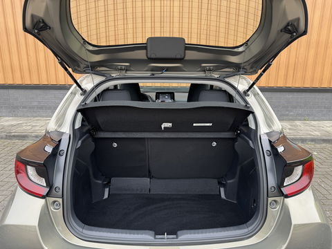 Toyota Yaris 1.5 VVT-i Active | Apple Carplay | Android Auto | Camera | Origineel Nederlands | Adaptieve Cruise Control | Lane Assist | DAB+ | Grootlichtassistent | Isofix | Airconditioning |