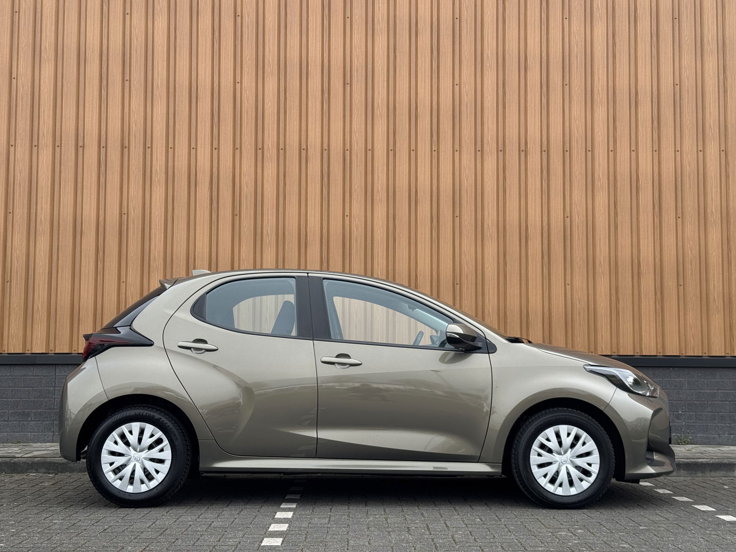 Toyota Yaris 1.5 VVT-i Active | Apple Carplay | Android Auto | Camera | Origineel Nederlands | Adaptieve Cruise Control | Lane Assist | DAB+ | Grootlichtassistent | Isofix | Airconditioning |