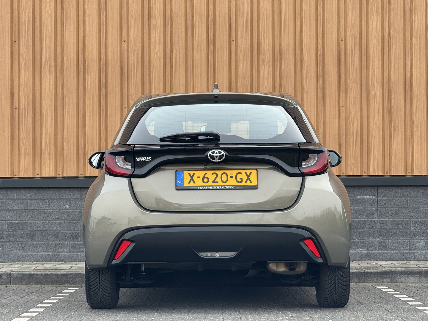 Toyota Yaris 1.5 VVT-i Active | Apple Carplay | Android Auto | Camera | Origineel Nederlands | Adaptieve Cruise Control | Lane Assist | DAB+ | Grootlichtassistent | Isofix | Airconditioning |