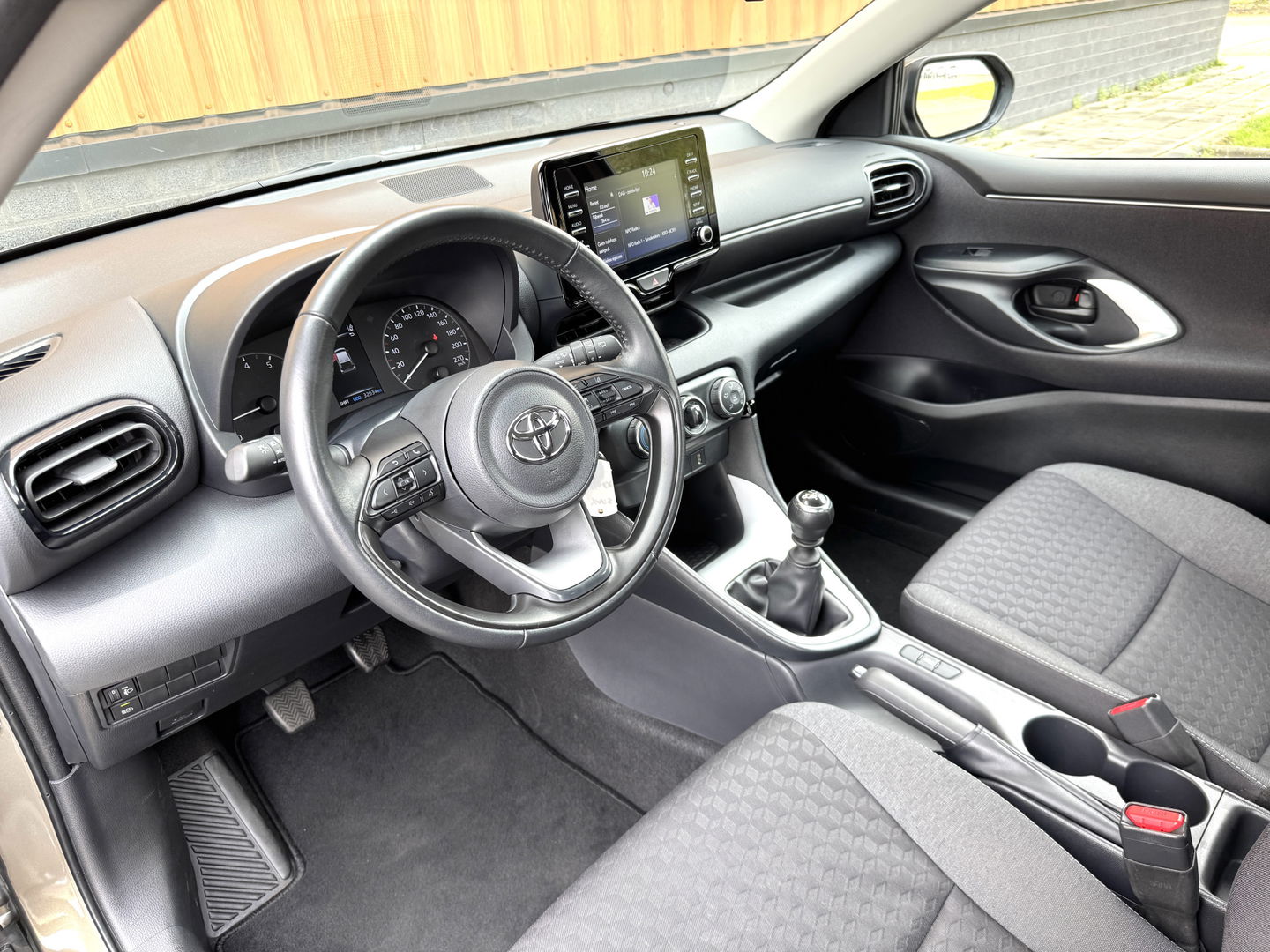 Toyota Yaris 1.5 VVT-i Active | Apple Carplay | Android Auto | Camera | Origineel Nederlands | Adaptieve Cruise Control | Lane Assist | DAB+ | Grootlichtassistent | Isofix | Airconditioning |