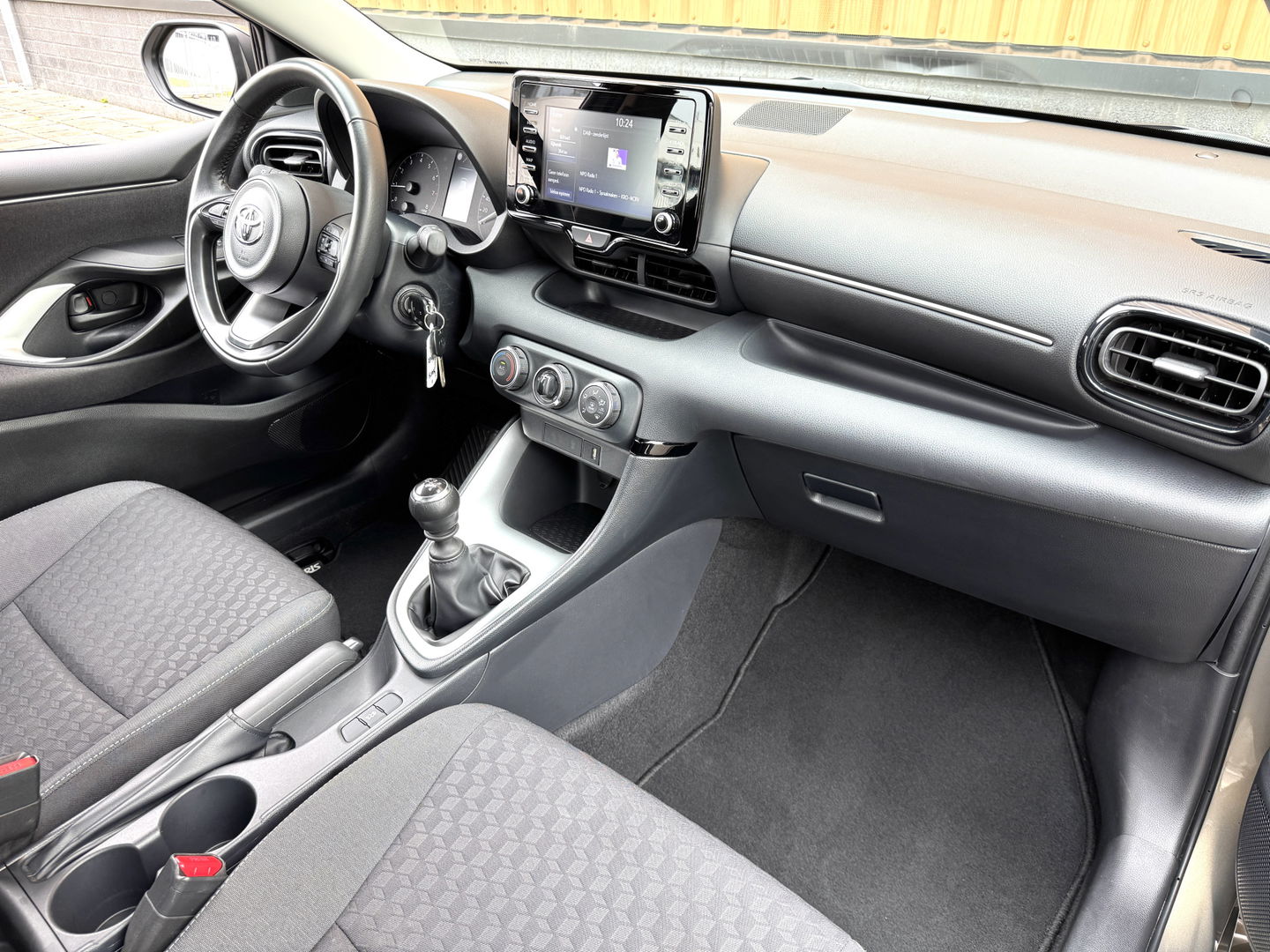 Toyota Yaris 1.5 VVT-i Active | Apple Carplay | Android Auto | Camera | Origineel Nederlands | Adaptieve Cruise Control | Lane Assist | DAB+ | Grootlichtassistent | Isofix | Airconditioning |