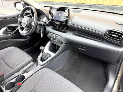 Toyota Yaris 1.5 VVT-i Active | Apple Carplay | Android Auto | Camera | Origineel Nederlands | Adaptieve Cruise Control | Lane Assist | DAB+ | Grootlichtassistent | Isofix | Airconditioning |
