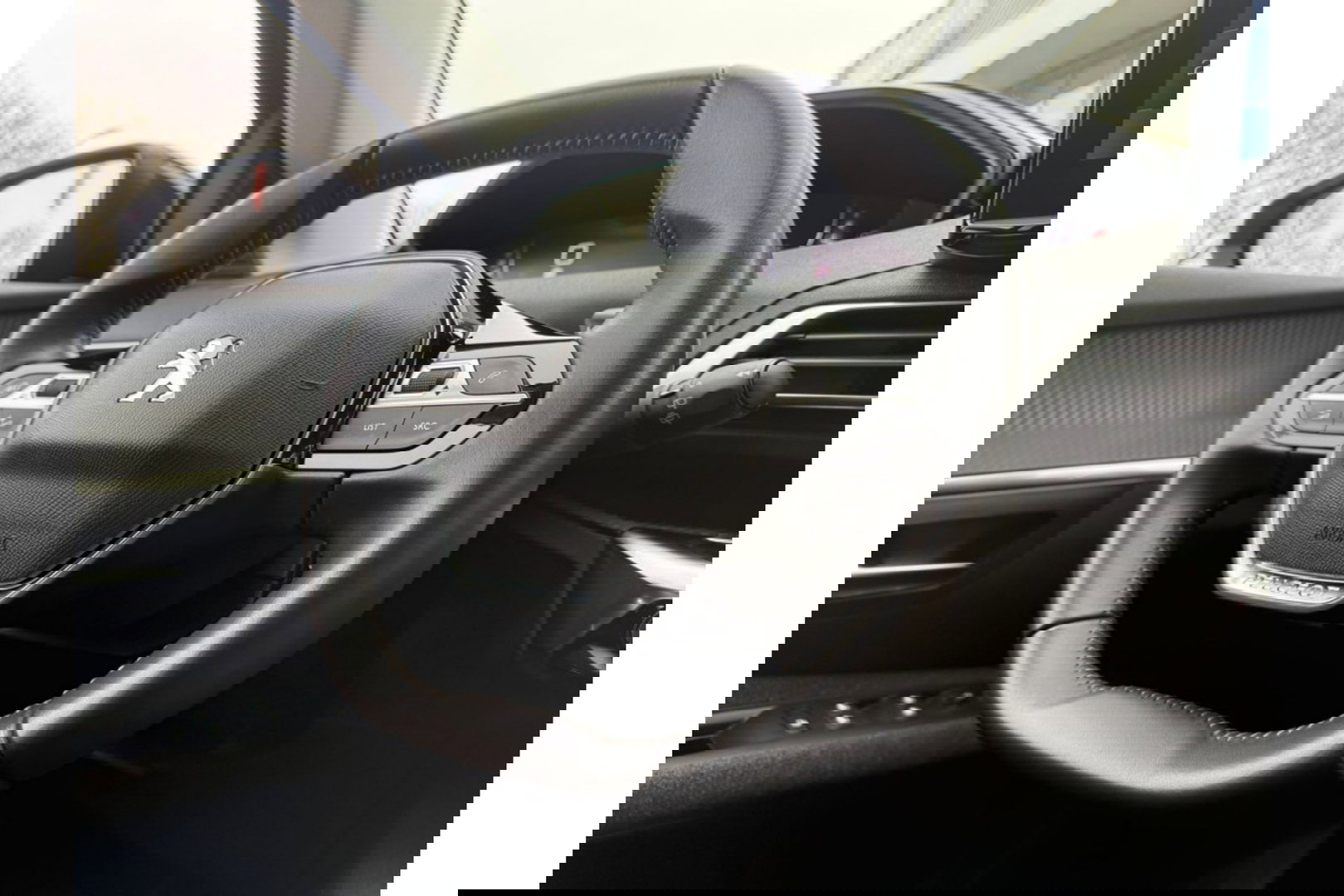 Peugeot 5008 1.2 PT ACTIVE PACK AUTOMAAT 7ZITPL AIRCO CRUISE NAVI PDC.