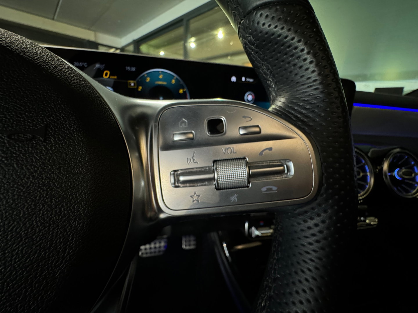 Mercedes-Benz CLA-Klasse Shooting Brake 220 AMG Pano|Key|Burmester