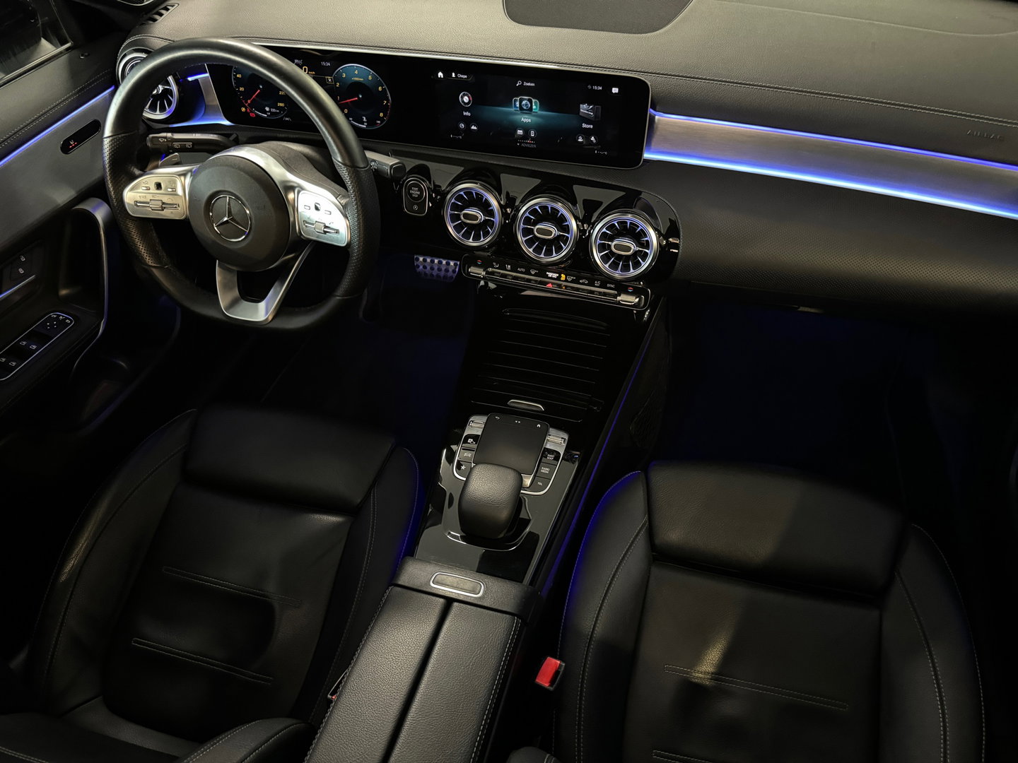 Mercedes-Benz CLA-Klasse Shooting Brake 220 AMG Pano|Key|Burmester