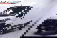 Opel Movano - 2.2D 140 pk L2H2 Black&White Edition Navi Camera, 18" LMV, Treeplanken, Airco ECC, Nieuw, 3-Zits