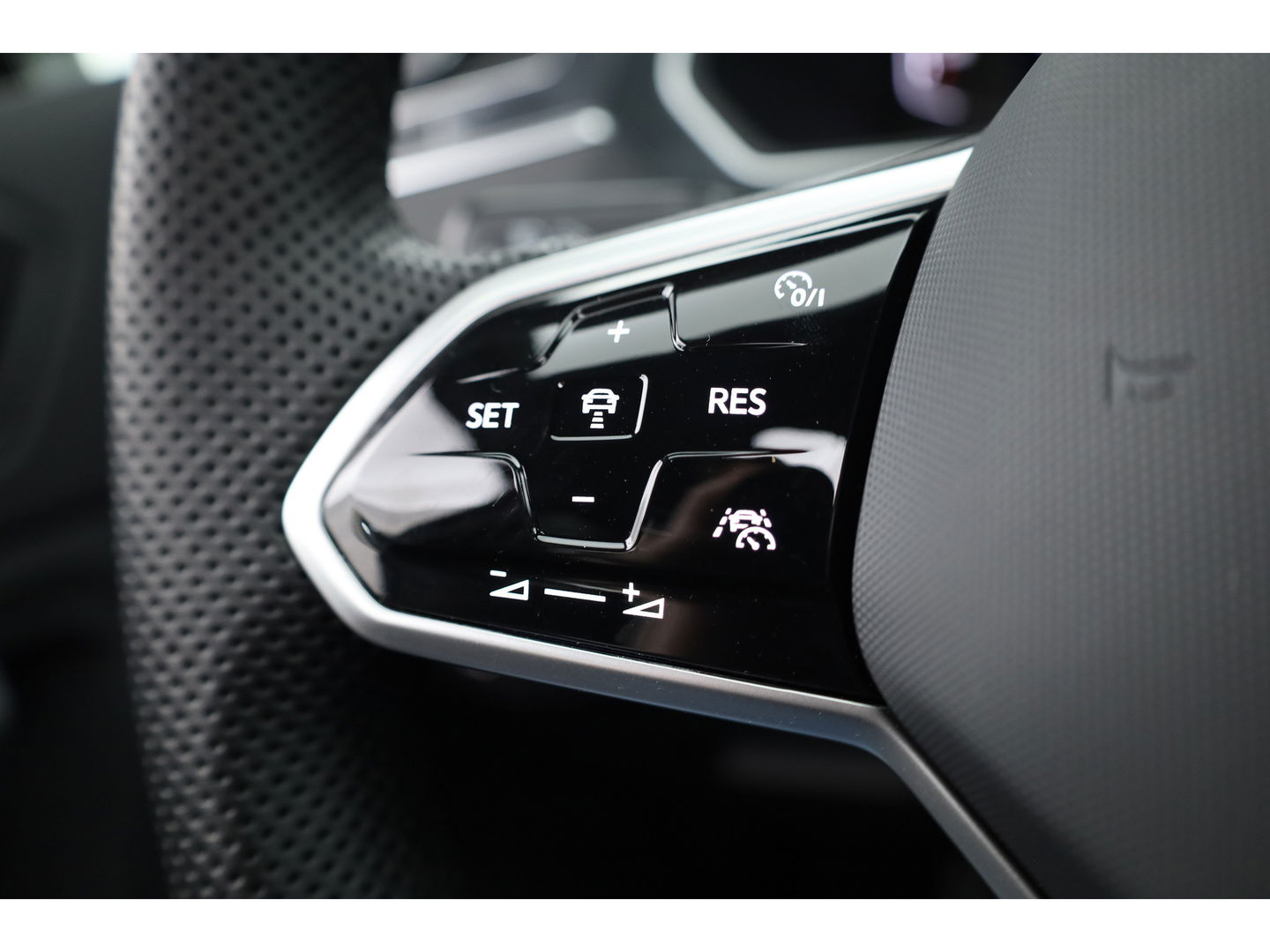 Volkswagen Tiguan 1.4 TSI eHybrid R-Line Business | SOH 95.1% | Pano | Adapt. Cruise | IQ Light | 360cam | HUD | Stoel- Stoelverw. | Memory