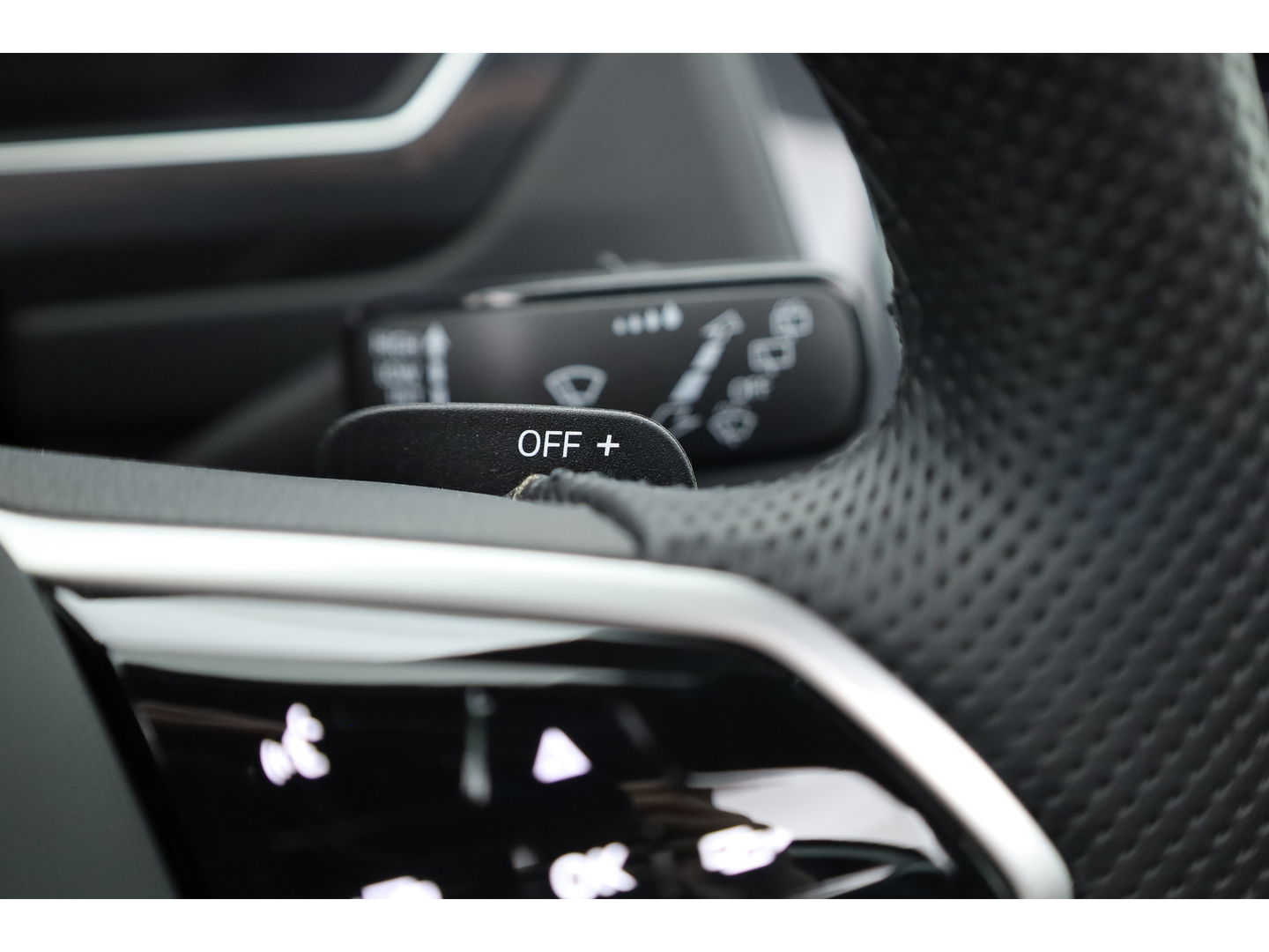 Volkswagen Tiguan 1.4 TSI eHybrid R-Line Business | SOH 95.1% | Pano | Adapt. Cruise | IQ Light | 360cam | HUD | Stoel- Stoelverw. | Memory